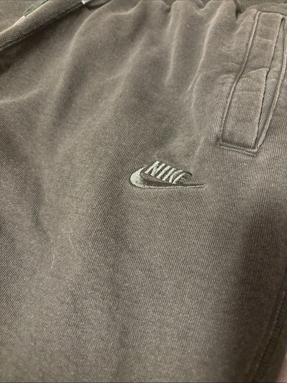 men’s green nike jogger sweatpants
